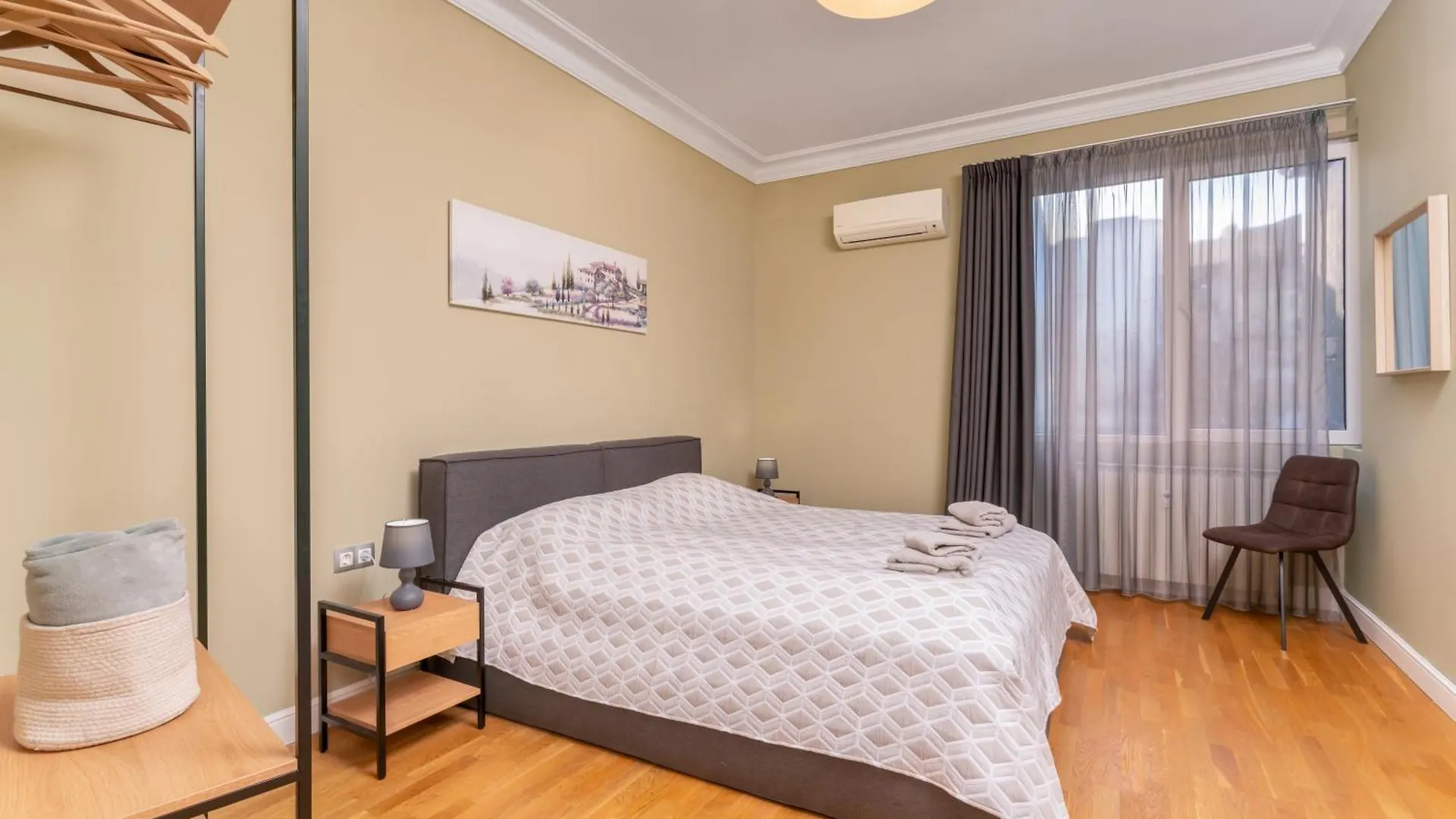 Stunning Luxury 3 Bedroom Apt In The Heart Of Town Sofia Apartment