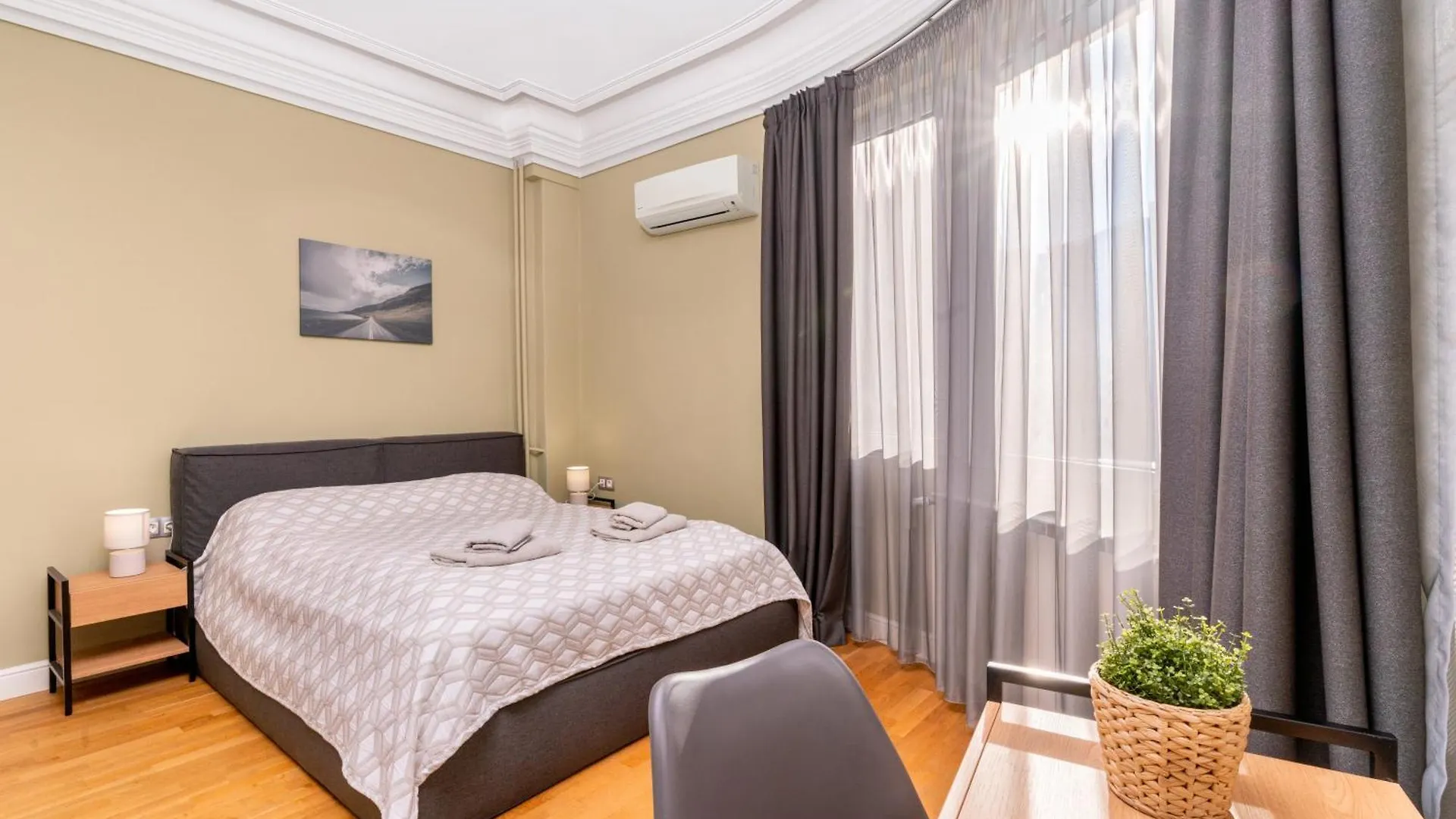 Stunning Luxury 3 Bedroom Apt In The Heart Of Town Sofia