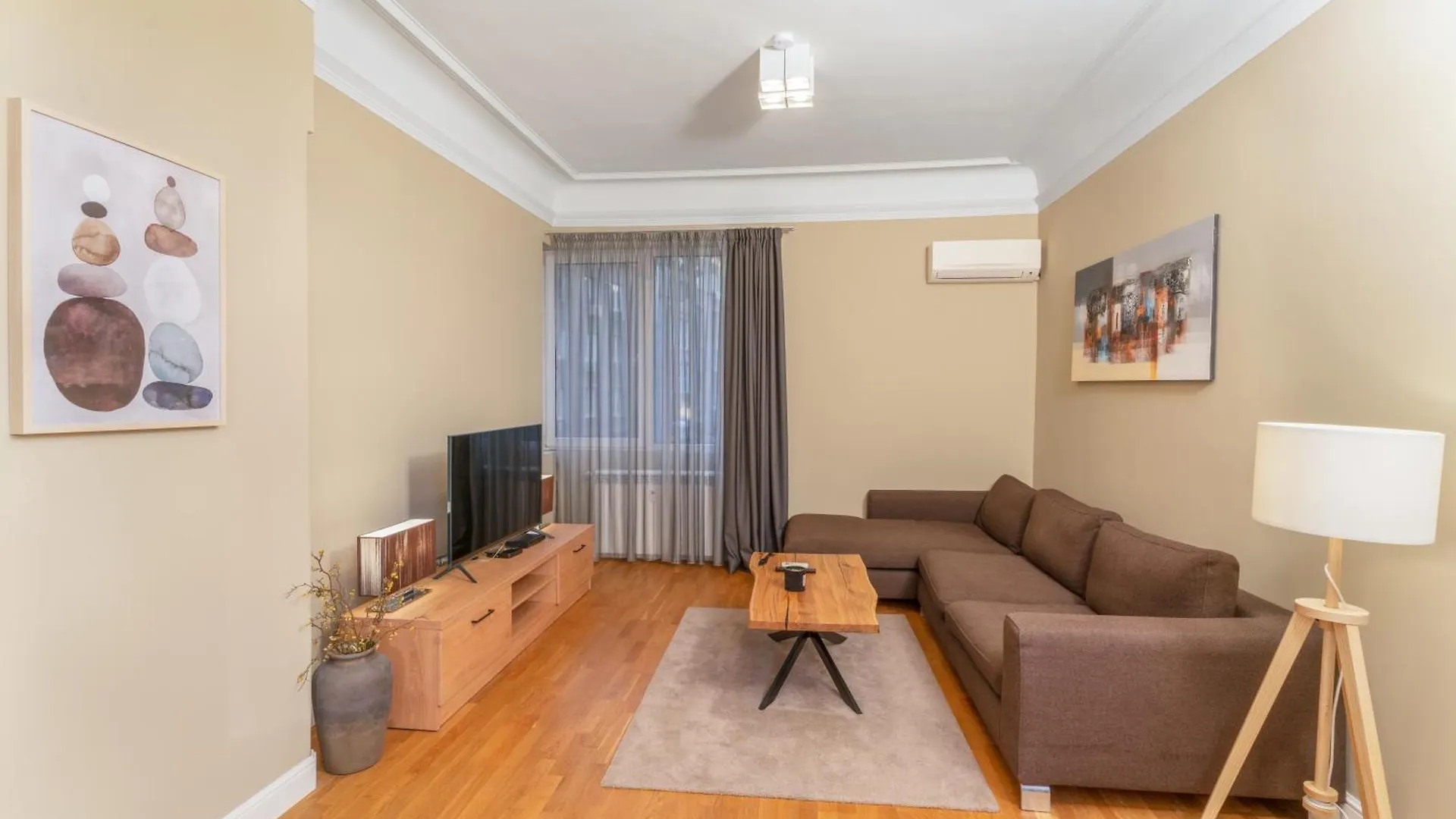 Apartment Stunning Luxury 3 Bedroom Apt In The Heart Of Town Sofia
